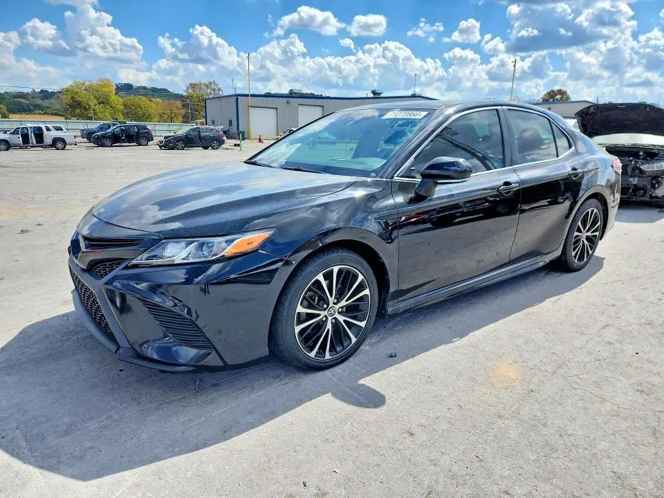 4T1B11HKXJU079359 — 2018 Toyota Camry, Мелкие вмятины и царапины, фото до ремонта