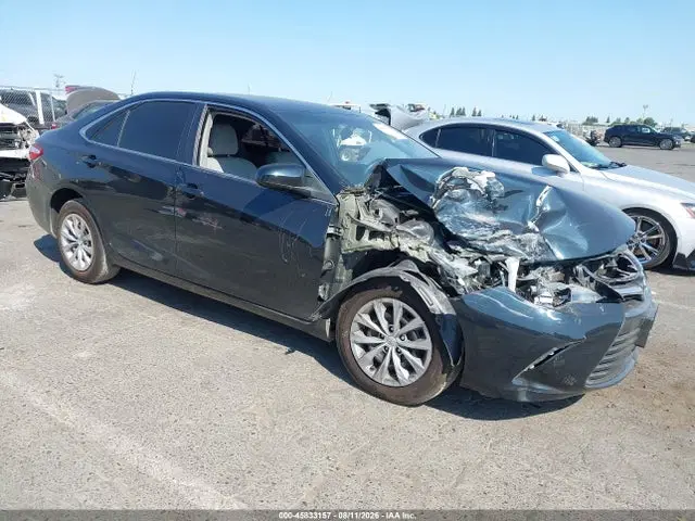 4T1BF1FK5HU724272 — 2017 Toyota Camry LE, Передняя часть, фото до ремонта
