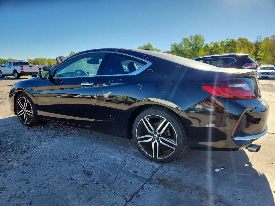 2017 Honda Accord VIN 1HGCT2B03HA000532 фото 2