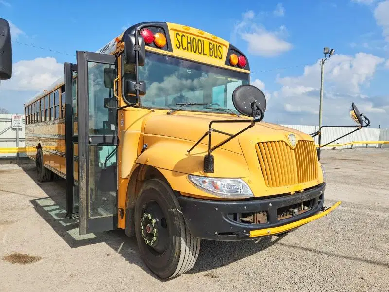 4DRBUSKPXDB306907 — 2013 IC Bus CE Series School, Задняя часть, фото до ремонта