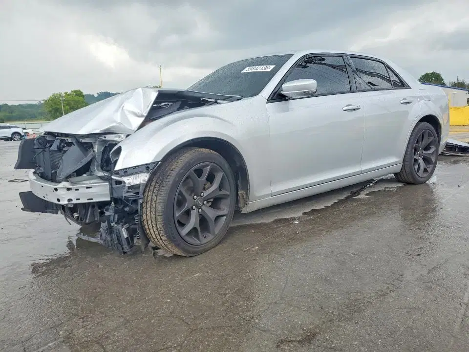 2C3CCABG5PH569554 — 2023 Chrysler 300, Передняя часть, фото до ремонта