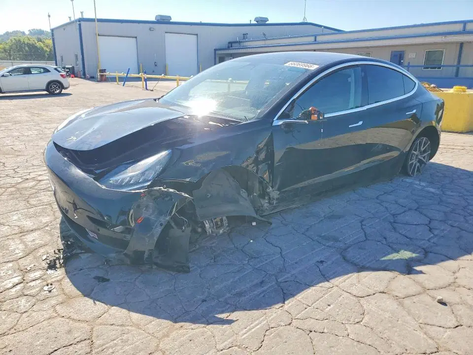 5YJ3E1EA4KF325700 — 2019 Tesla Model 3, Передняя часть, фото до ремонта