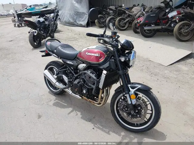 JKAZR2C17PA072275 — 2023 Kawasaki ZR900 R, Left & Right Side, фото до ремонта