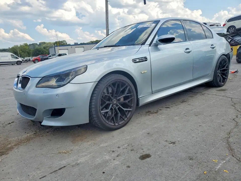 WBSNB93556CX06456 — 2006 BMW M5, Задняя часть, фото до ремонта
