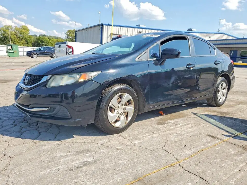 19XFB2F54FE018374 — 2015 Honda Civic, Передняя часть, фото до ремонта