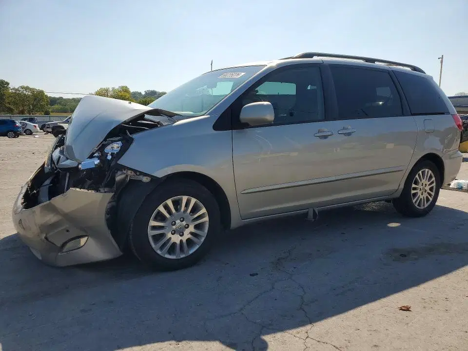 5TDYK4CC4AS339188 — 2010 Toyota Sienna, Передняя часть, фото до ремонта