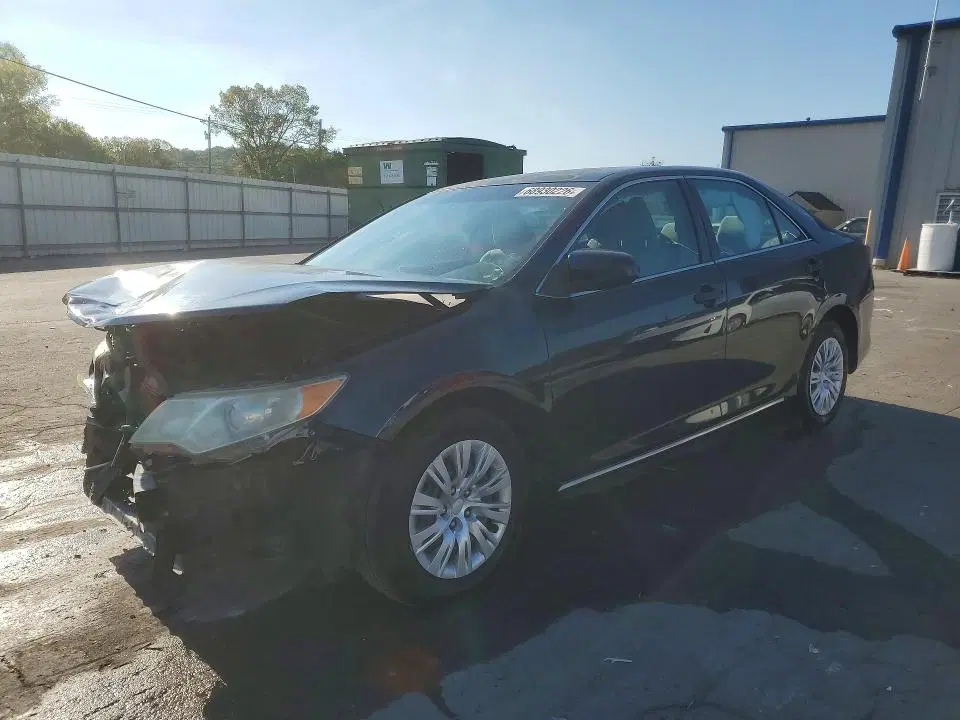 4T1BF1FK7DU644613 — 2013 Toyota Camry, Передняя часть, фото до ремонта