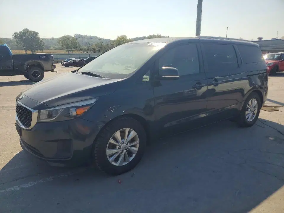 KNDMB5C12G6151510 — 2016 Kia Sedona, Задняя часть, фото до ремонта