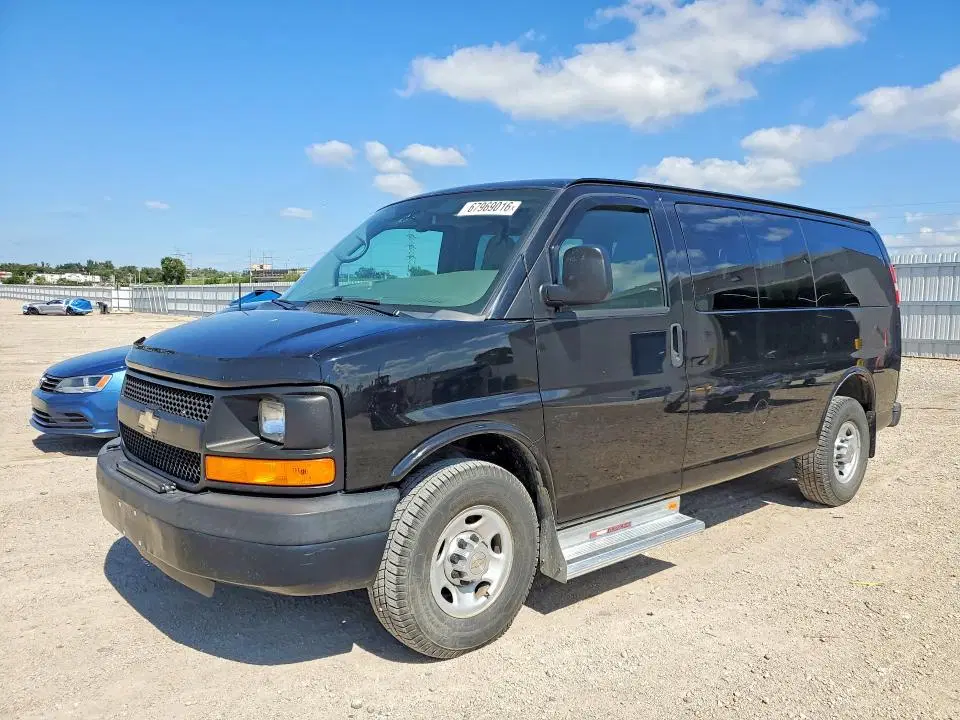1GAWGPFA2D1178483 — 2013 Chevrolet Express G2500, Задняя часть, фото до ремонта