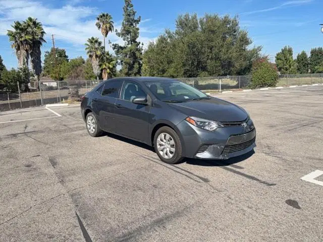 2T1BURHE8FC230112 — 2015 Toyota Corolla, мелкие вмятины и царапины, фото до ремонта