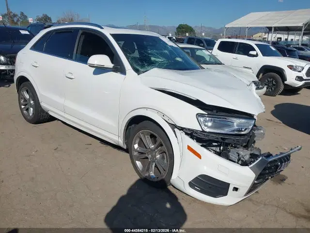 WA1JCCFS2HR003974 — 2017 Audi Q3 2.0T Premium, Передняя часть, фото до ремонта
