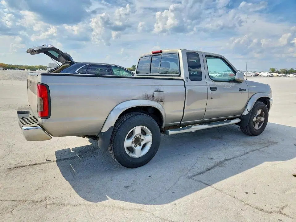 2000 NISSAN FRONTIER VIN 1N6ED26T5YC329940 фото 3