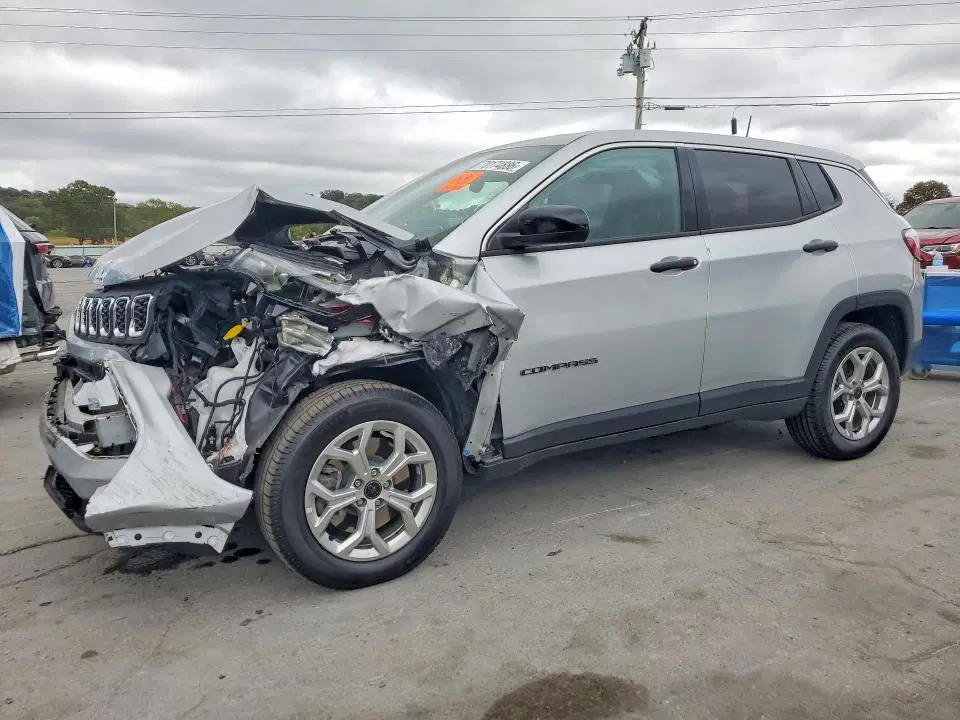 3C4NJDAN0ST537879 — 2025 Jeep Compass, Передняя часть, фото до ремонта