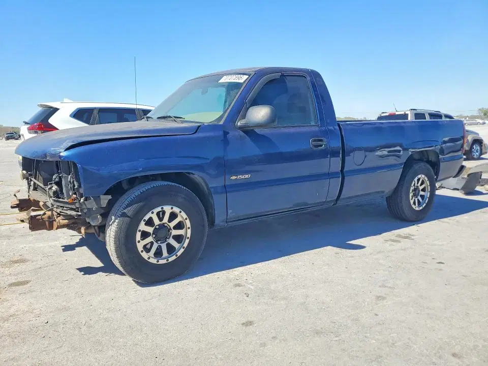 1GCEC14W22Z159084 — 2002 Chevrolet Silverado, Передняя часть, фото до ремонта