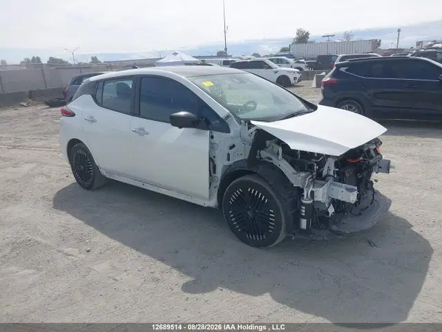 1N4CZ1CV2RC554884 — 2024 Nissan Leaf SV/SV Plus, Передняя часть, фото до ремонта