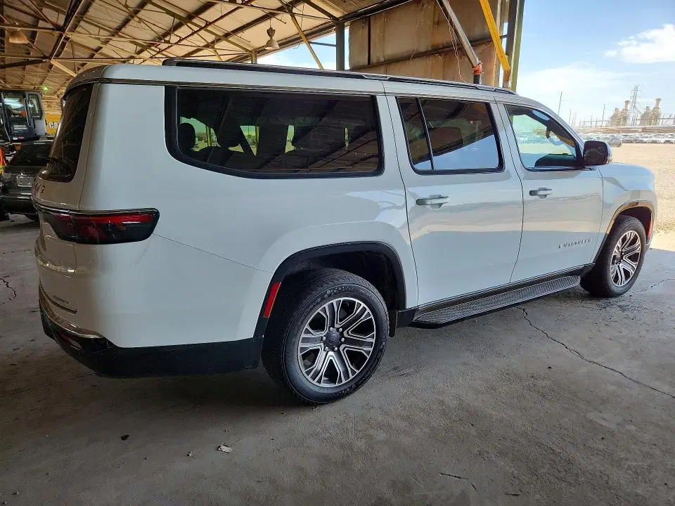 2024 Jeep Wagoneer VIN 1C4SJRBP3RS184968 фото 3