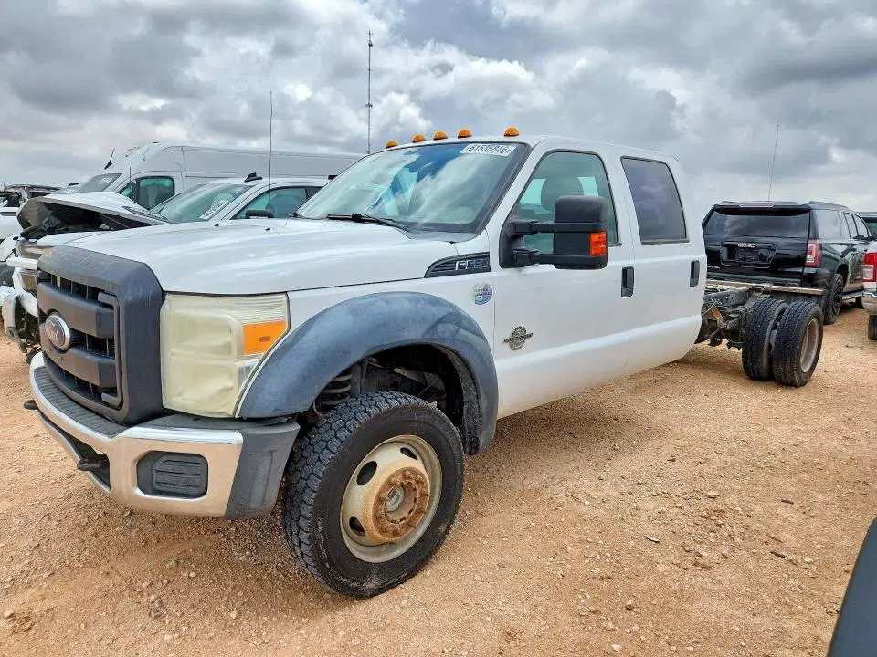 1FD0W5HT7FEB62709 — 2015 Ford F550, Мелкие вмятины и царапины, фото до ремонта