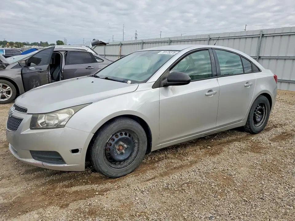 1G1PA5SH9E7435392 — 2014 Chevrolet Cruze, Передняя часть, фото до ремонта