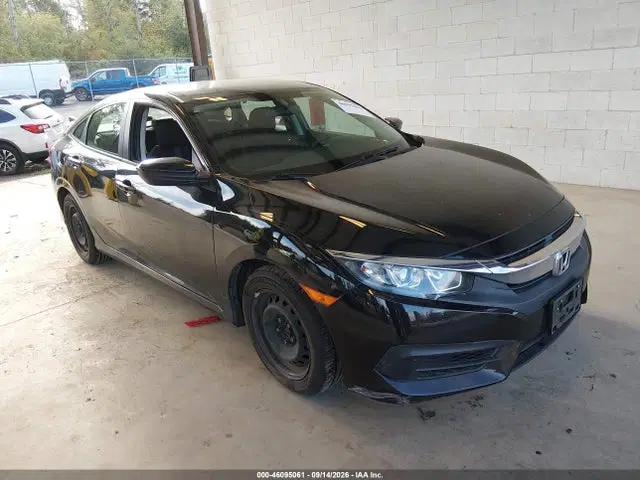 19XFC2F5XHE221978 — 2017 Honda Civic LX, задняя часть, фото до ремонта
