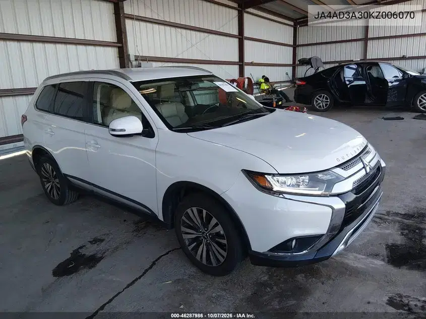 JA4AD3A30KZ006070 — 2019 Mitsubishi Outlander, град, фото до ремонта