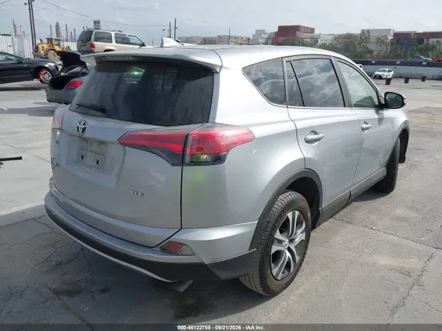 2018 Toyota Rav4 Xle VIN JTMWFREV7JJ164679 фото 4