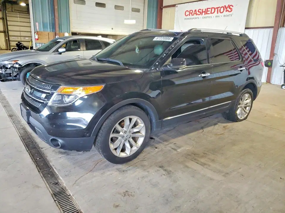 1FM5K8F86DGA10861 — 2013 Ford Explorer, Мелкие вмятины и царапины, фото до ремонта