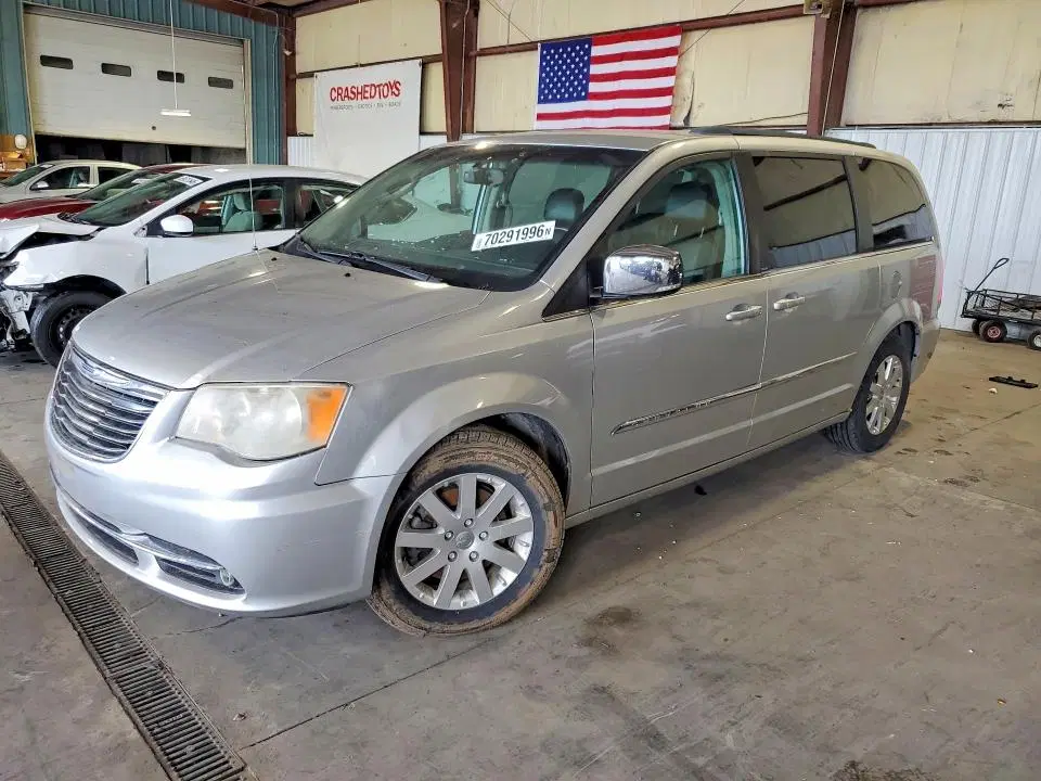 2C4RC1CG9CR125568 — 2012 Chrysler TOWN & Country, Мелкие вмятины и царапины, фото до ремонта