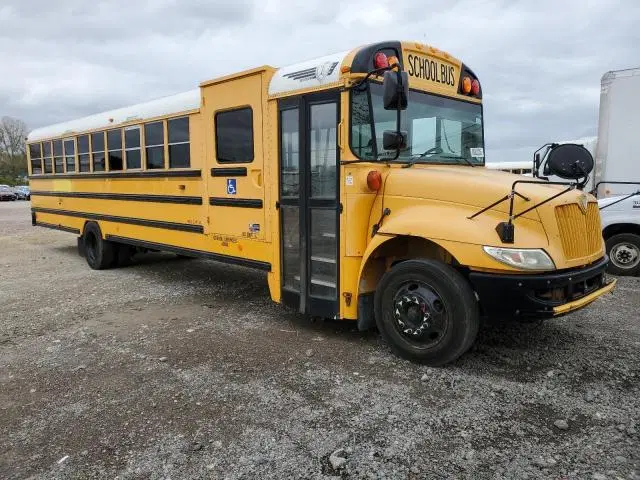 4DRBUSKN4DB304357 — 2013 IC Bus 3000 CE, Мелкие вмятины и царапины, фото до ремонта