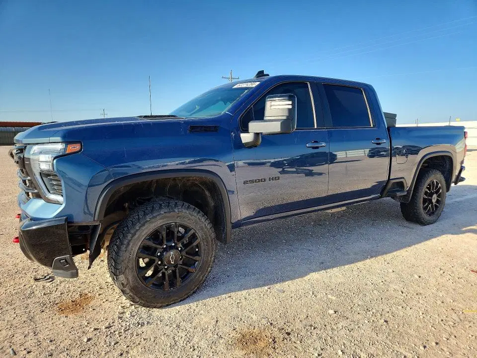 2GC1KNEY3S1151125 — 2025 Chevrolet Silverado, Передняя часть, фото до ремонта
