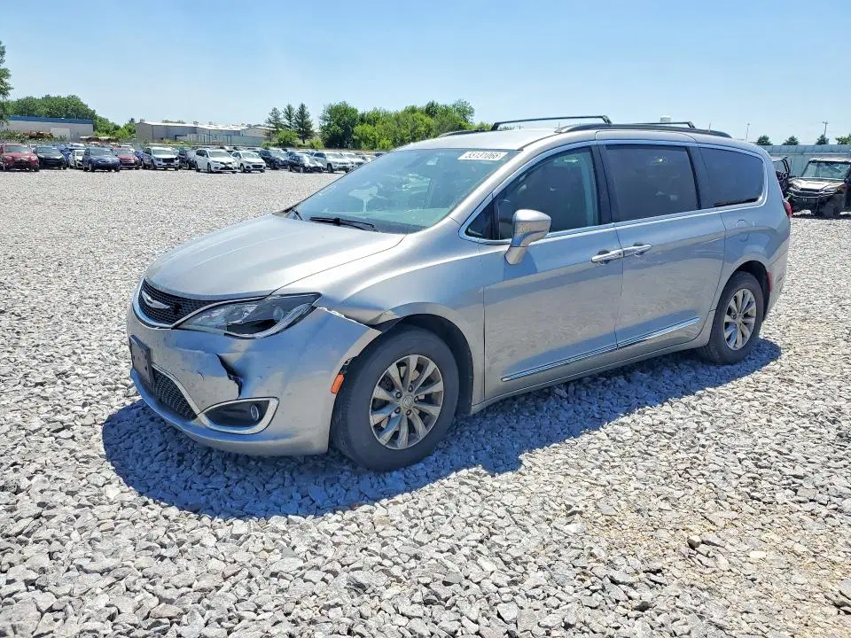 2C4RC1BG3HR540605 — 2017 Chrysler Pacifica, Передняя часть, фото до ремонта