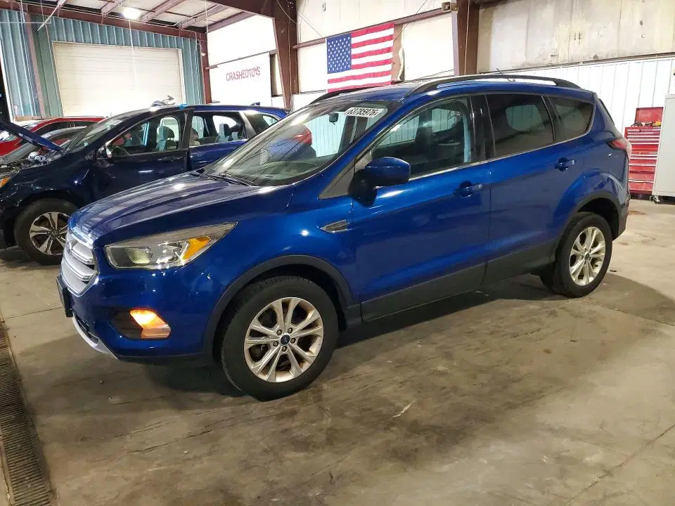 1FMCU9GD1JUA28409 — 2018 Ford Escape, Подтопление, фото до ремонта
