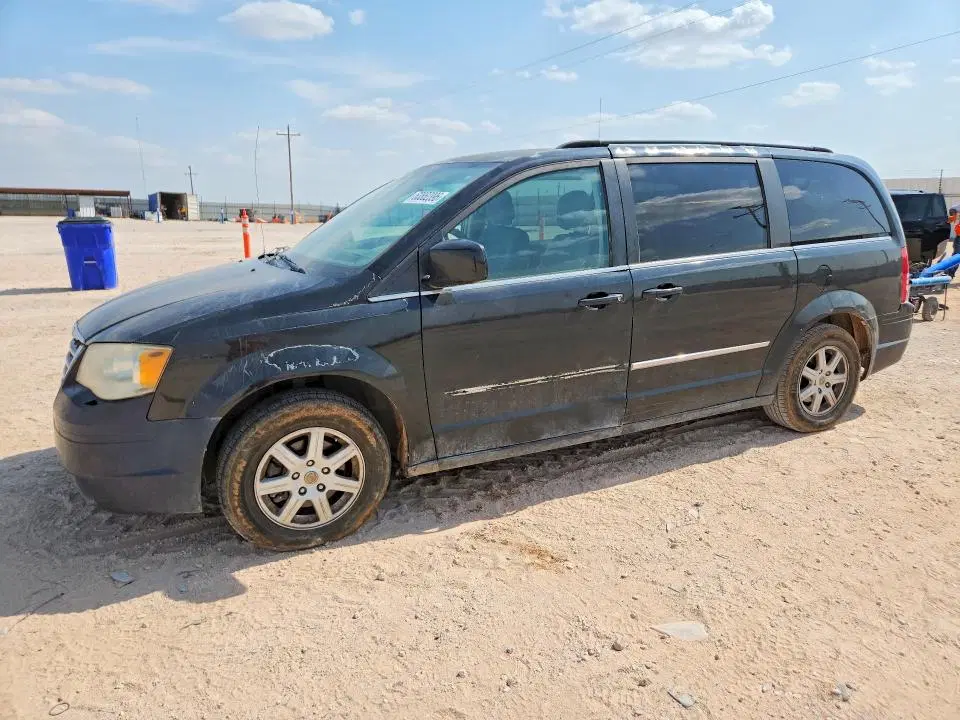 2A4RR5D19AR348071 — 2010 Chrysler TOWN & Country, Боковая часть, фото до ремонта