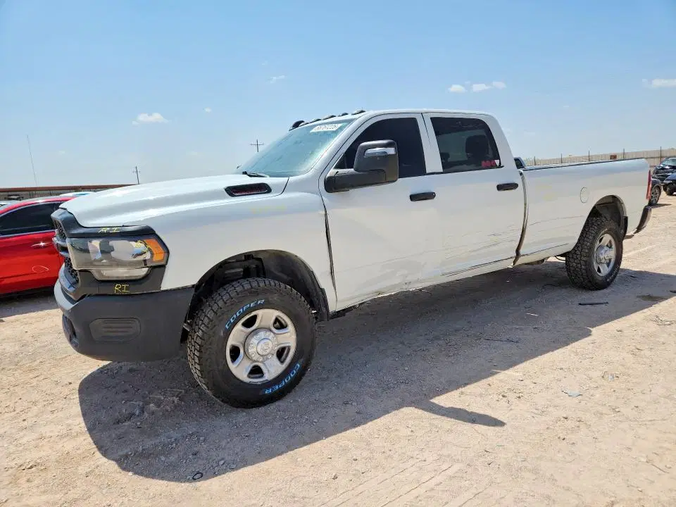 3C6UR5HJ7PG588252 — 2023 RAM 2500, боковая часть, фото до ремонта