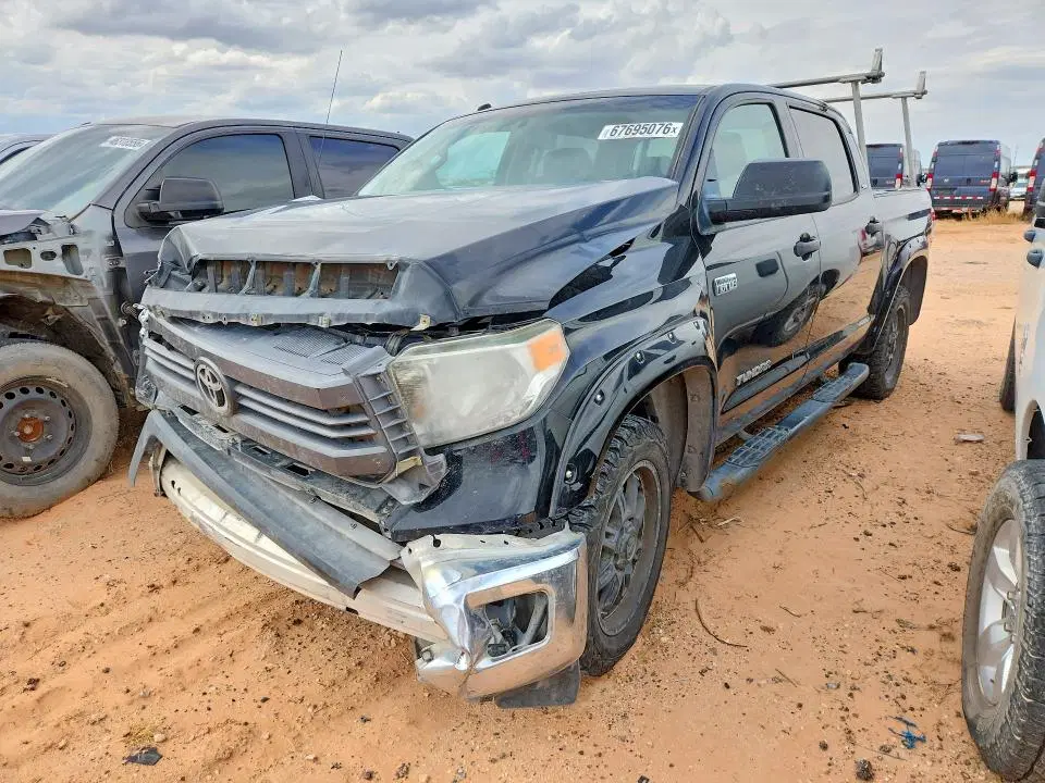 5TFDW5F17FX418536 — 2015 Toyota Tundra, Передняя часть, фото до ремонта