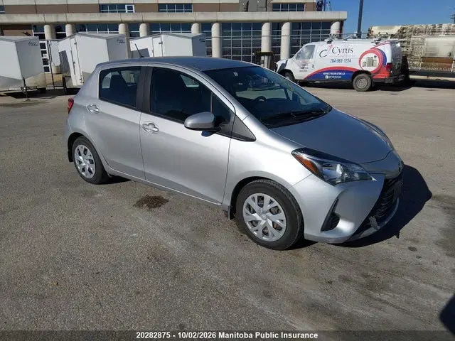 VNKKTUD31JA092363 — 2018 Toyota Yaris LE, Град, фото до ремонта