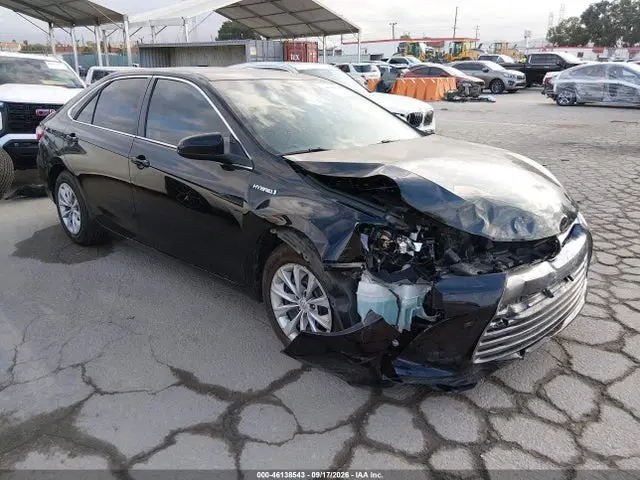 4T1BD1FK2HU222793 — 2017 Toyota Camry Hybrid LE, Передняя часть справа (Right Front), фото до ремонта
