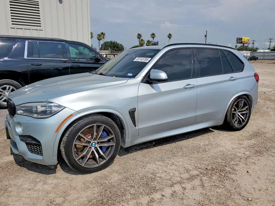 5YMKT6C57G0C89747 — 2016 BMW X5, Мелкие вмятины и царапины, фото до ремонта