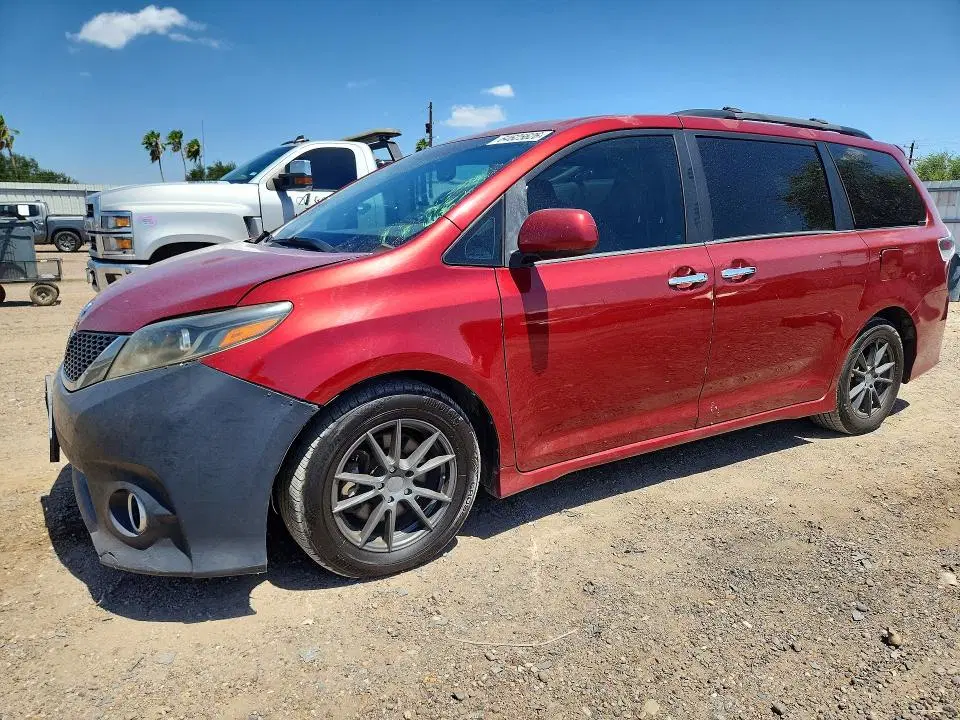 5TDXZ3DC9HS770295 — 2017 Toyota Sienna, Мелкие вмятины и царапины, фото до ремонта