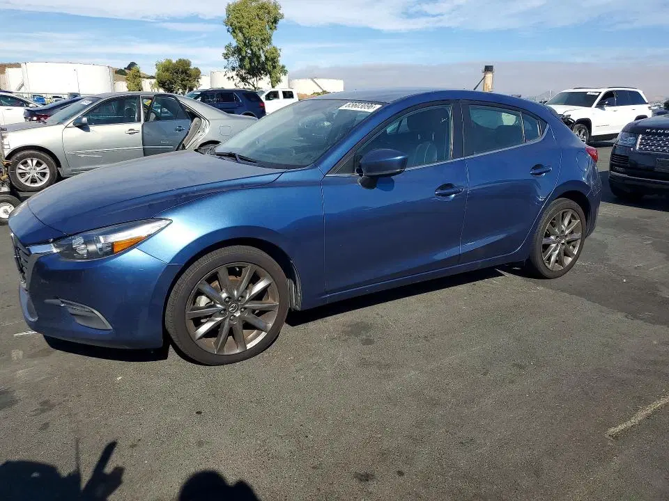 3MZBN1L34JM178107 — 2018 Mazda 3, механические повреждения, фото до ремонта