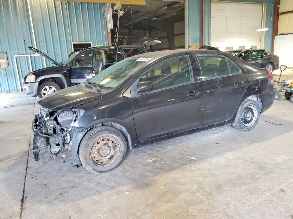 JTDBT4K34C1417876 — 2012 Toyota Yaris, Передняя часть, фото до ремонта