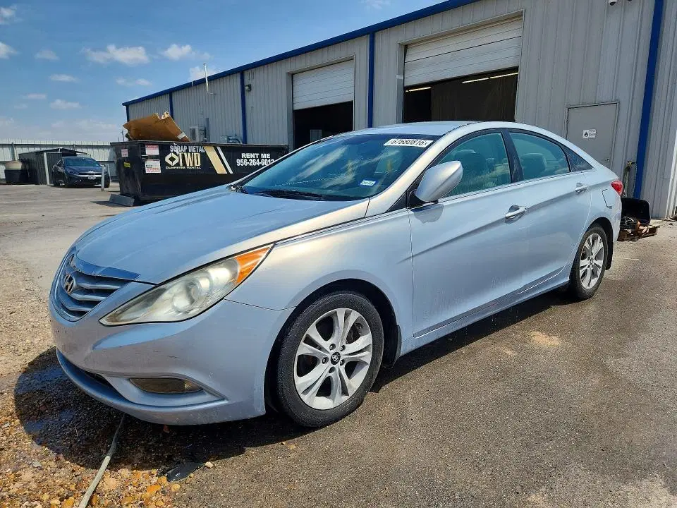 5NPEB4AC8DH591798 — 2013 Hyundai Sonata, Мелкие вмятины и царапины, фото до ремонта