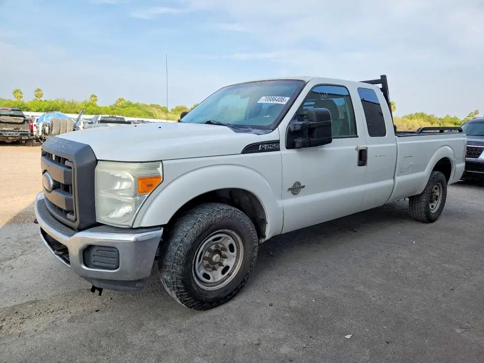1FT7X2AT3EEB45560 — 2014 Ford F250, Мелкие вмятины и царапины, фото до ремонта