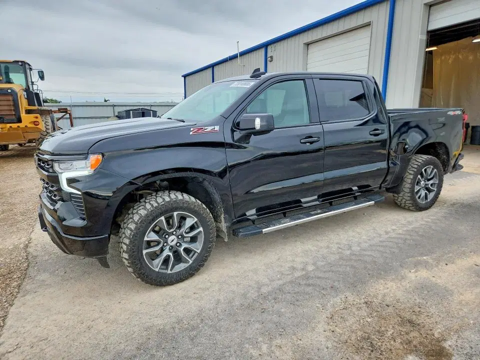 2GCUDDED6P1133529 — 2023 Chevrolet Silverado, Боковая часть, фото до ремонта