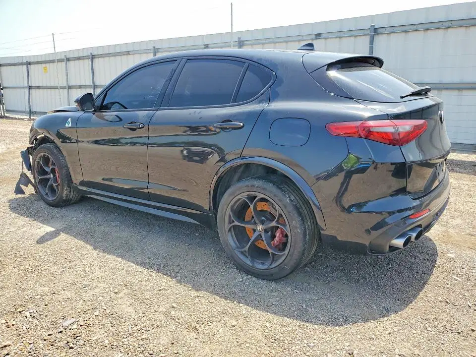 ZASFAKEV6J7C15633 — 2018 Alfa Romeo Stelvio, передняя часть, фото до ремонта