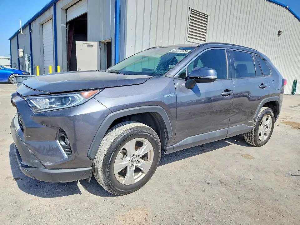 4T3RWRFV2MU039056 — 2021 Toyota RAV4, Передняя часть, фото до ремонта