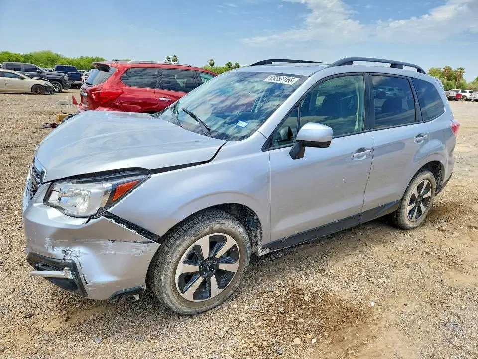 JF2SJAGC0JH441241 — 2018 Subaru Forester, Передняя часть, фото до ремонта