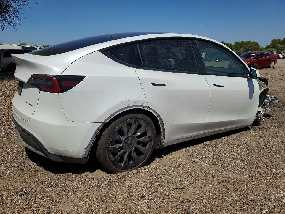 2022 TESLA MODEL Y VIN 7SAYGDEE6NA010454 фото 3