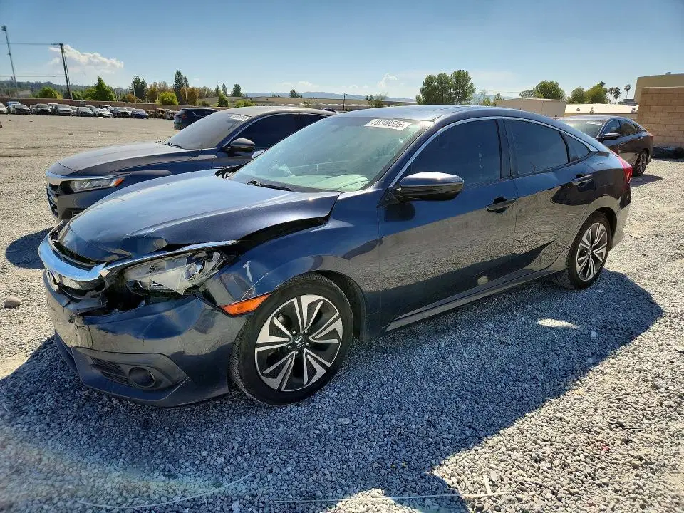 19XFC1F38GE218875 — 2016 Honda Civic, Передняя часть, фото до ремонта
