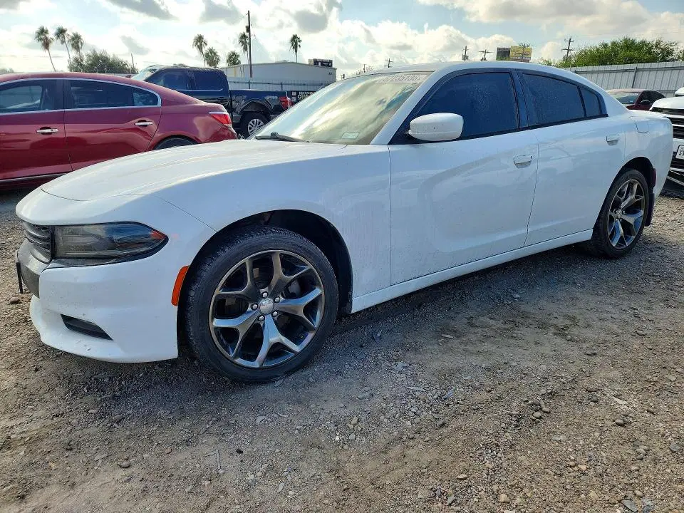 2C3CDXCT4FH785390 — 2015 Dodge Charger, передняя часть, фото до ремонта
