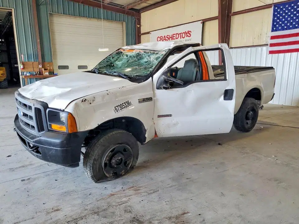 1FTSF21P15EC42076 — 2005 Ford F250, Повреждения со всех сторон, фото до ремонта